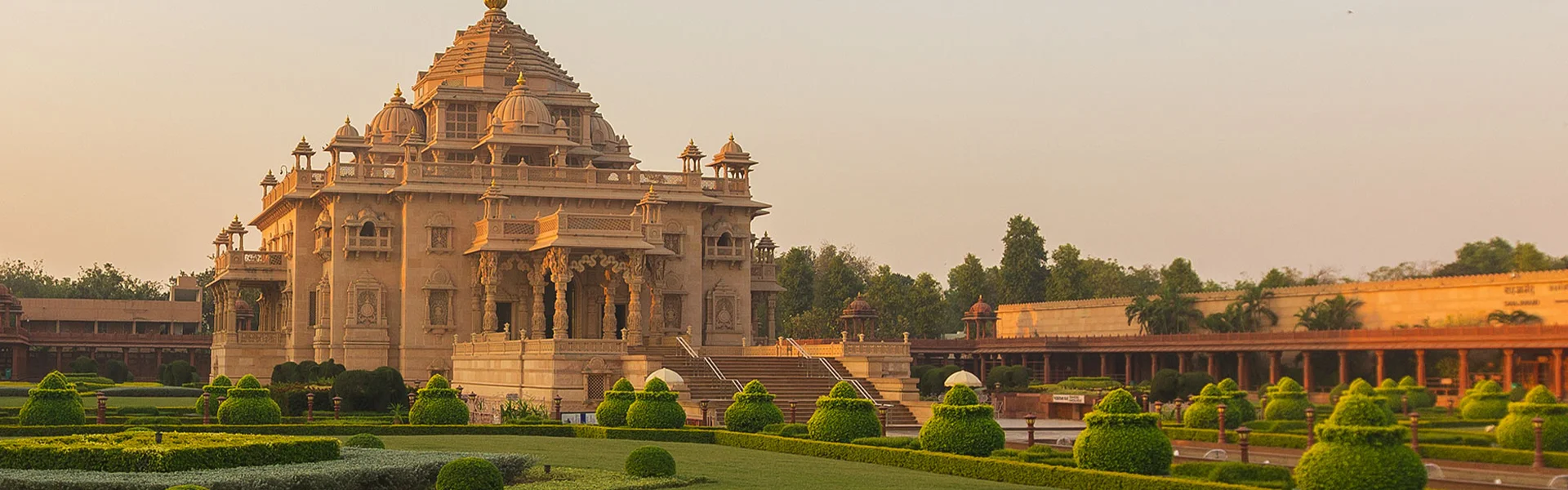 Book Dehradun To Noida Cab 